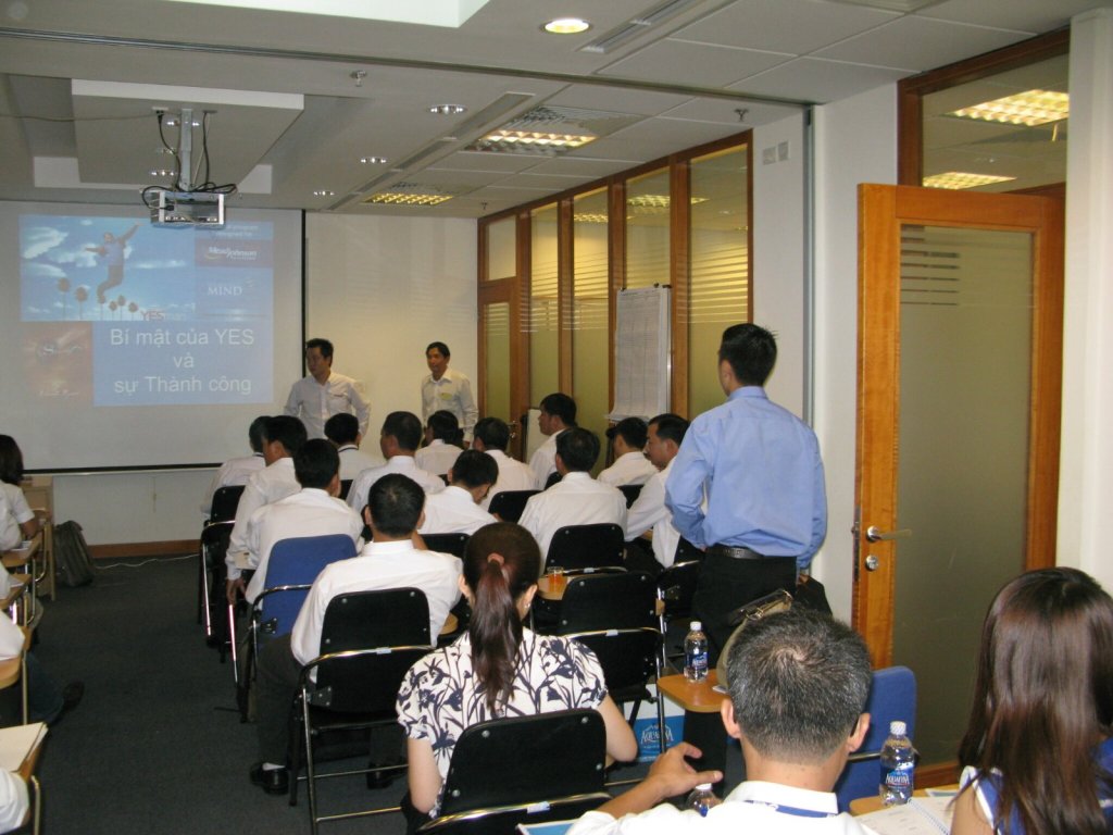 Lớp quản lý tham gia buổi Educine tại doanh nghiệp